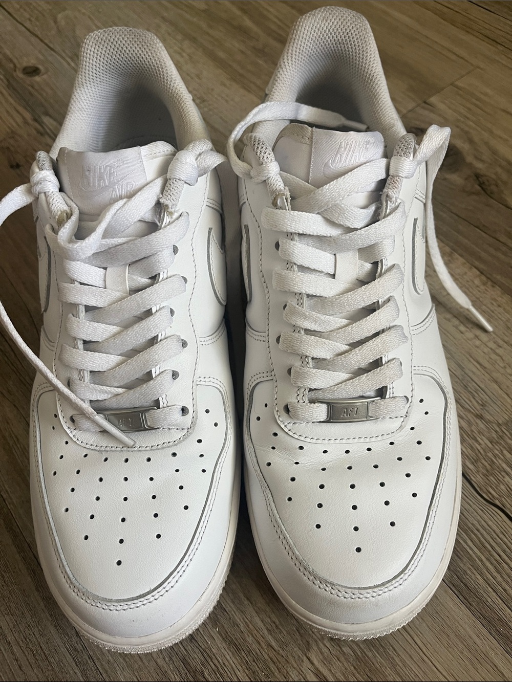 Nike Air Force 1 '07
Men's Shoes size 10. White sneakers